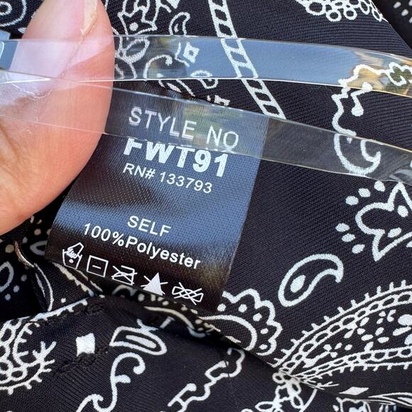 POL Black Paisley Bandana Tie Back Cropped Tank Size Small NWOT - Picture 4 of 5